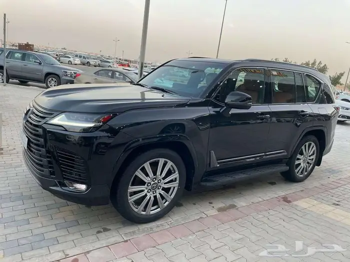 لكزس LX-600 VIP سعودي 2023 بلاك ادشن 4