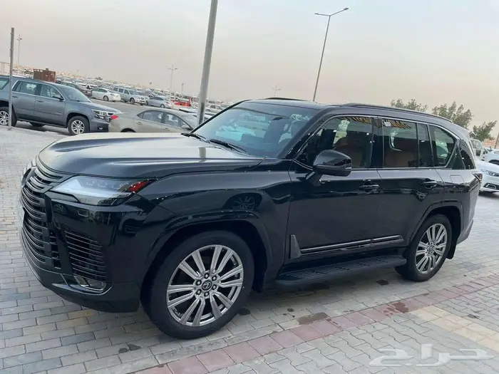 لكزس LX-600 VIP سعودي 2023 بلاك ادشن 3