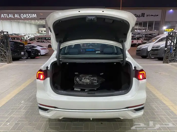 فورد تورس امبيانتي 2025 ابيض سعودي ماشيه 28000كم 35
