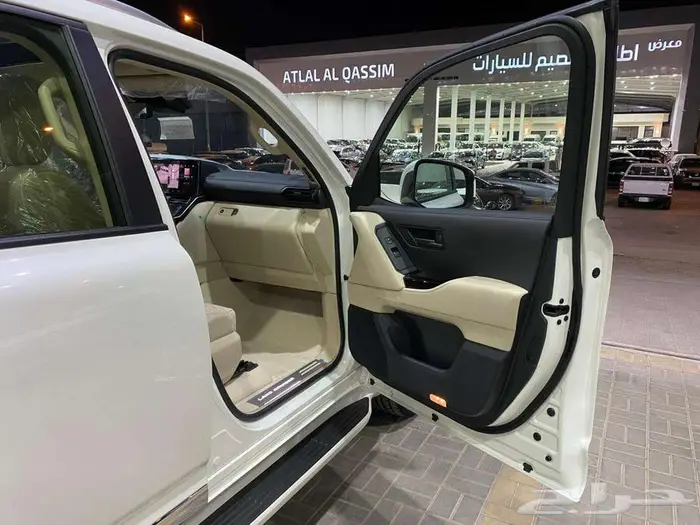 تويوتا جي اكس ار 3 2025 ابيض بنزين سعودي 30