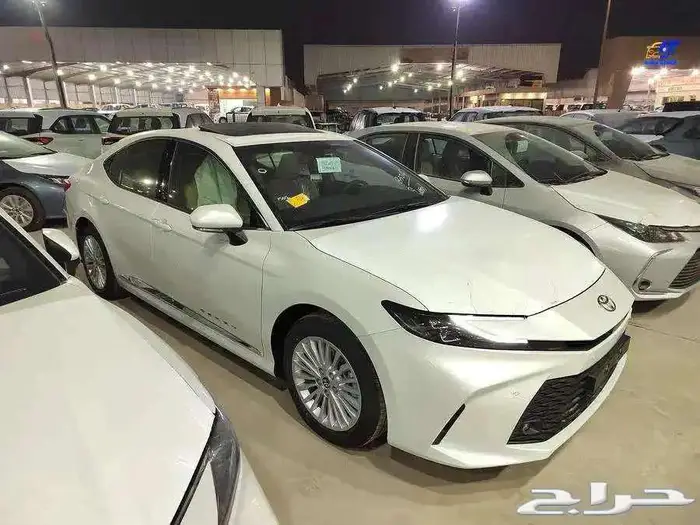 كامري E بنزين و LE بنزين 2025 كاش و اقساط 3