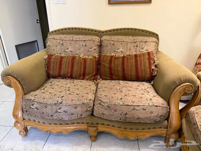 طقم كنب تنجيد مع خشب 0