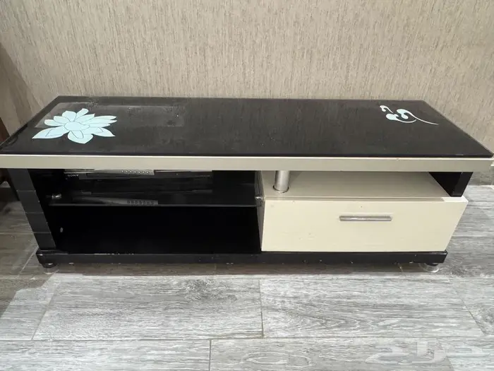 للبيع شاشة مقاس 50 بوصة وعدد 2 مكتبه شاشة بلازما 5