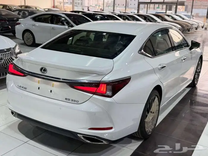لكزس ES 350 استاندر مطور بريمي فتحة سقف 2025 اللون ابيض 4