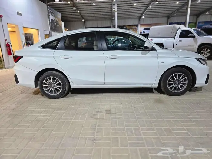 تويوتا يارس 2023 4