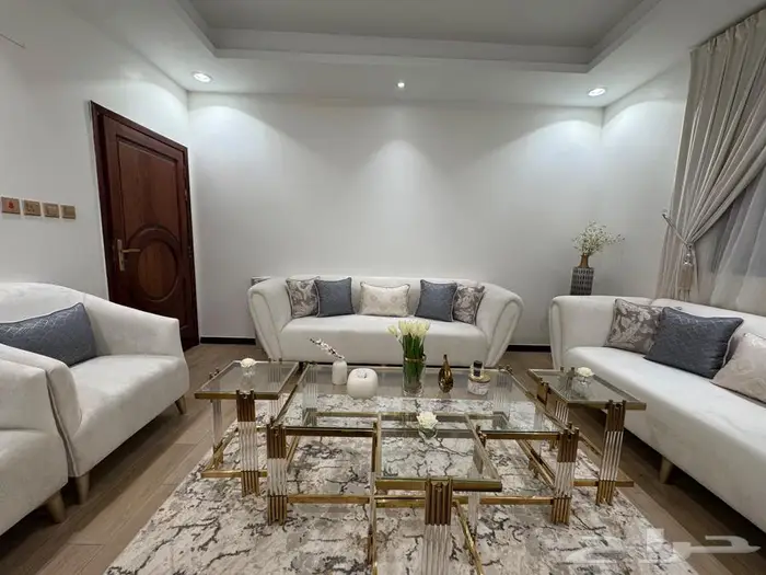 كنب و طاوله للبيع شبة جديد 4