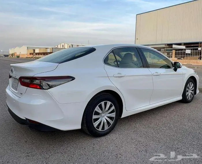 تويوتا كامري LE موديل 2022 3