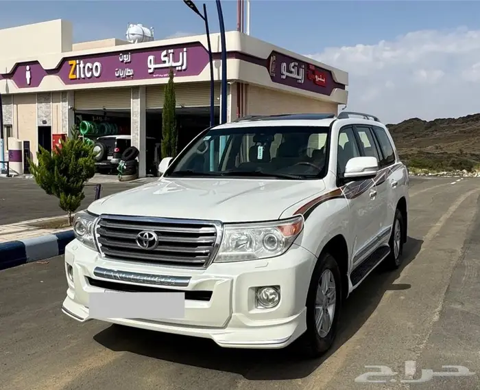 تويوتا لاندكروزر موديل 2015 gxr فل كامل 11
