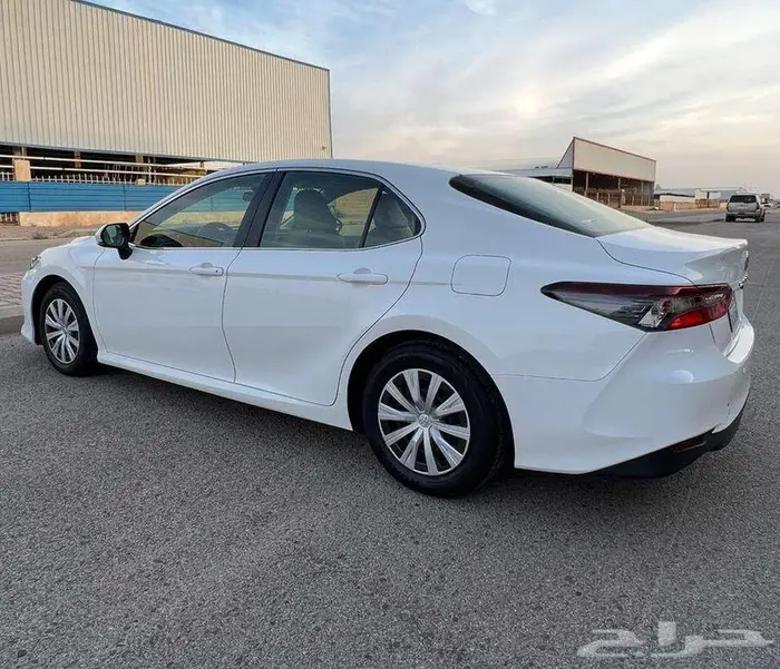 تويوتا كامري LE موديل 2022 4