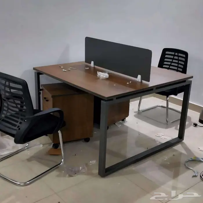 مكاتب مودرن وكراسي 24