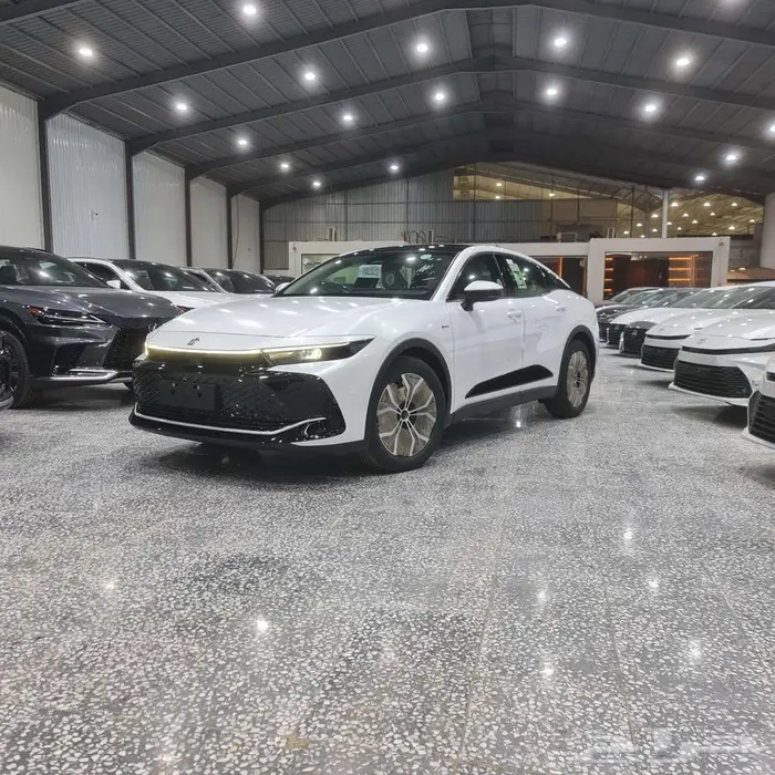 كراون برستيج هايبرد 2026 1