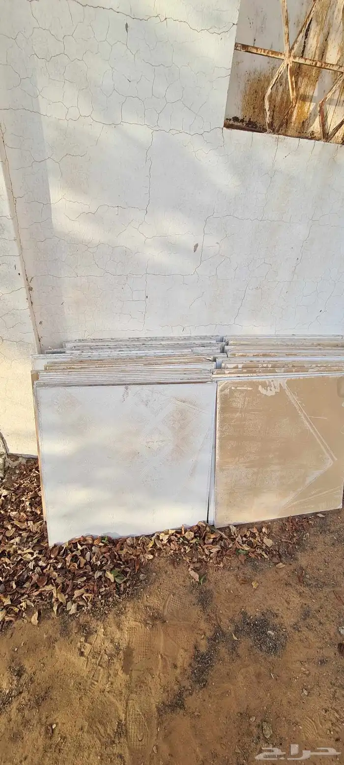 بيبان عدد 2 ونوافذ المنيوم عدد 2 وديكور سقف 4