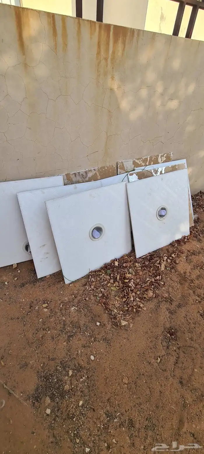 بيبان عدد 2 ونوافذ المنيوم عدد 2 وديكور سقف 3