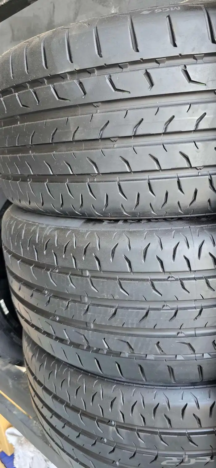 4 كفرات شبه الجديد كونتيننتال مقاس 235 45 18 2