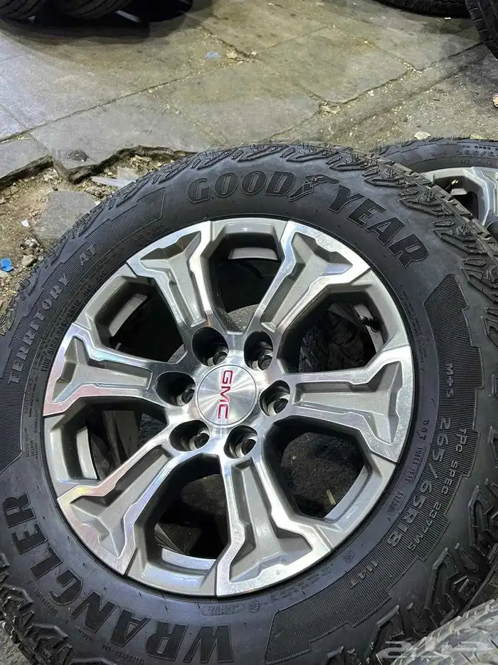 كفرات جودير أمريكي مقاس 265.65.18 مع جنوط جمس اصلي وكاله 18 2