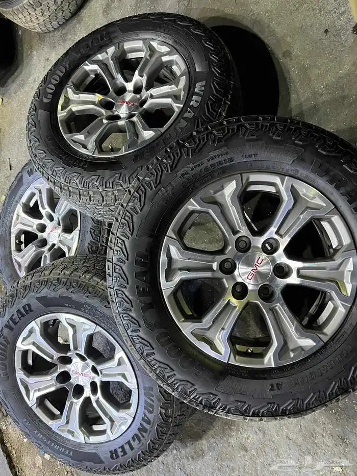 كفرات جودير أمريكي مقاس 265.65.18 مع جنوط جمس اصلي وكاله 18 13