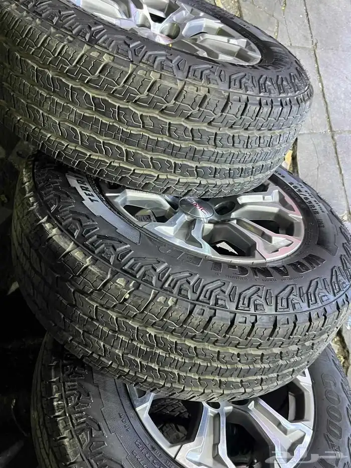 كفرات جودير أمريكي مقاس 265.65.18 مع جنوط جمس اصلي وكاله 18 14