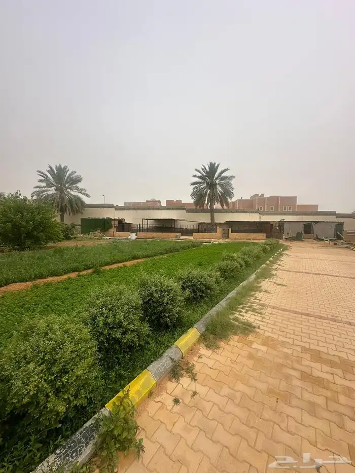 للبيع مزرعة مع فلة داخل عنيزة 3شوارع 8