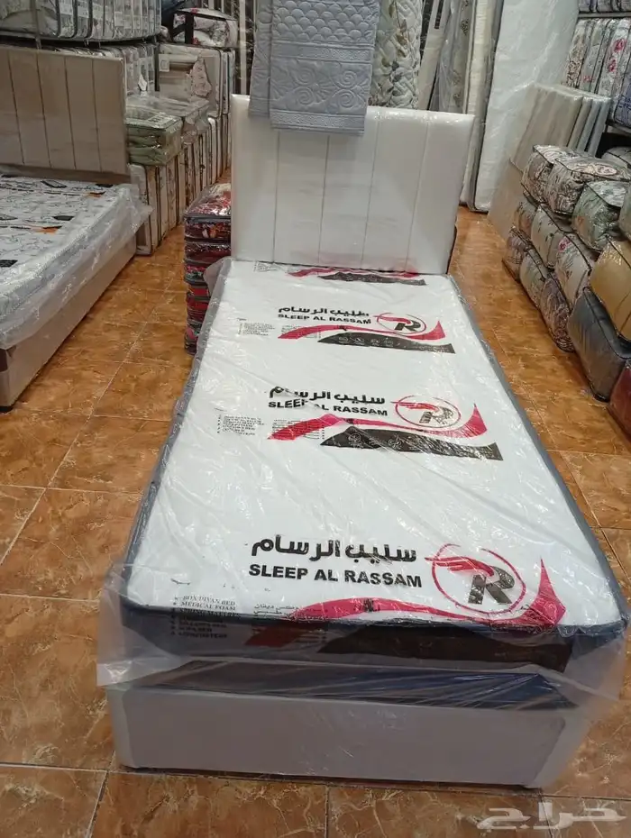 غرفة نوم كاملة  أثاث منزلي  سرير ودولاب وبطانيات 4