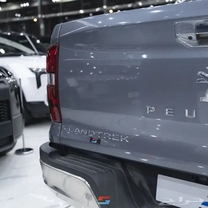 بيجو غمارتين فل كامل دبل بنزين جير أوتوماتيك 2023 3