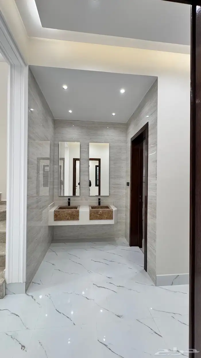 للبيع روف علوى بملحق ابها المحاله حى الزهور 5