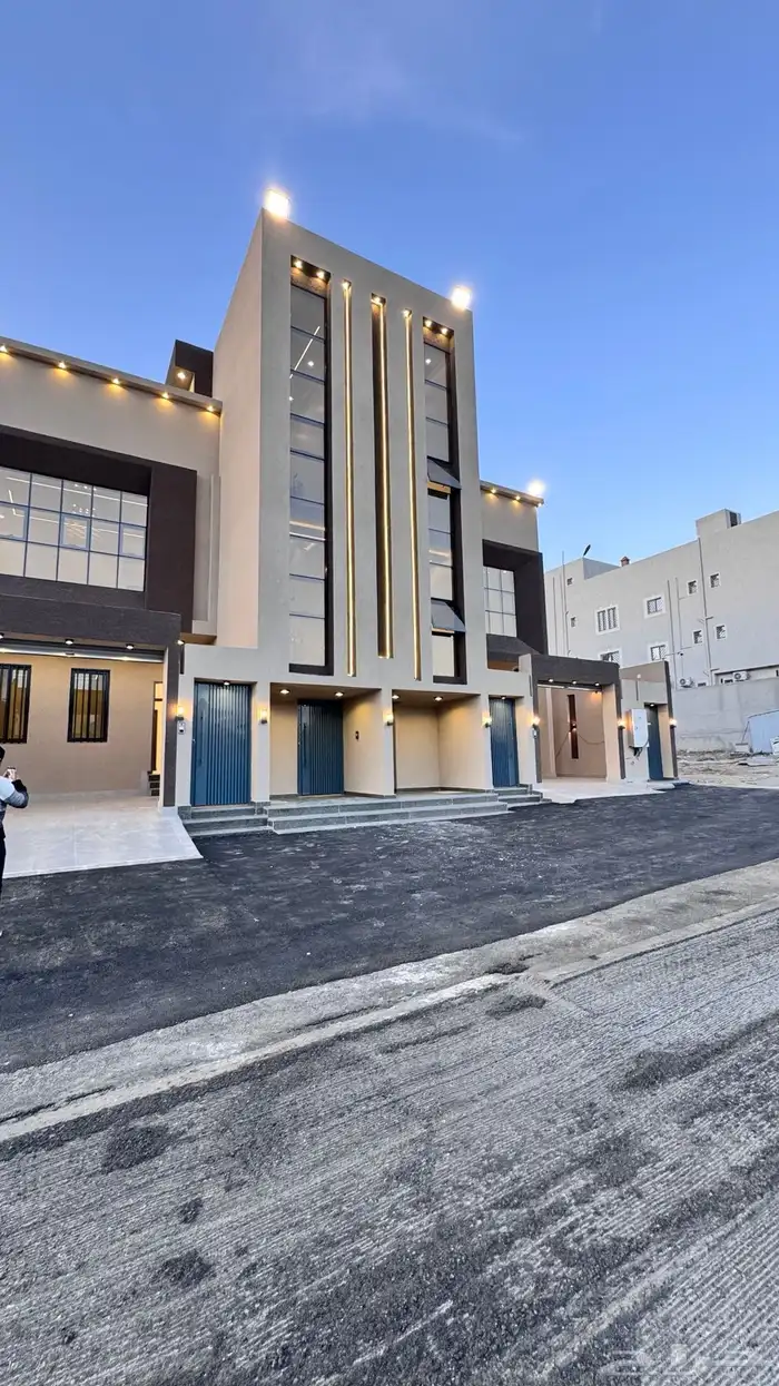 للبيع روف علوى بملحق ابها المحاله حى الزهور 0