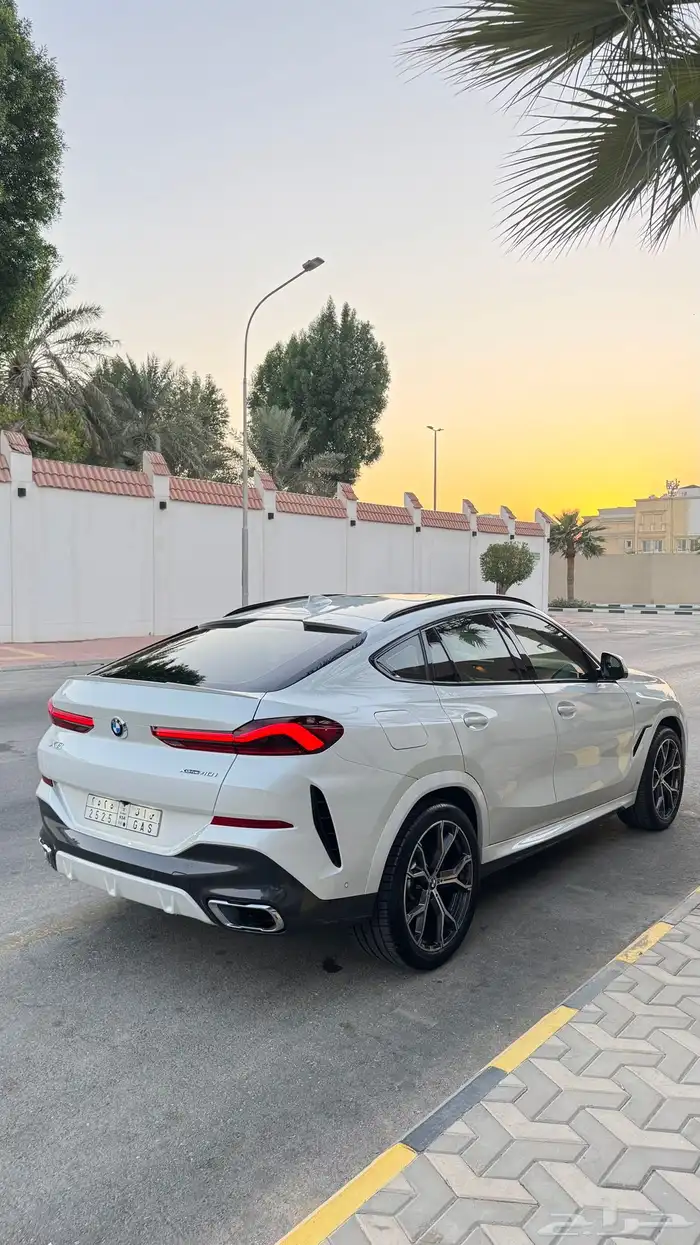 بي ام دبليو X6 شبه وكاله على الضمان وبكج صيانه مجانيه 35