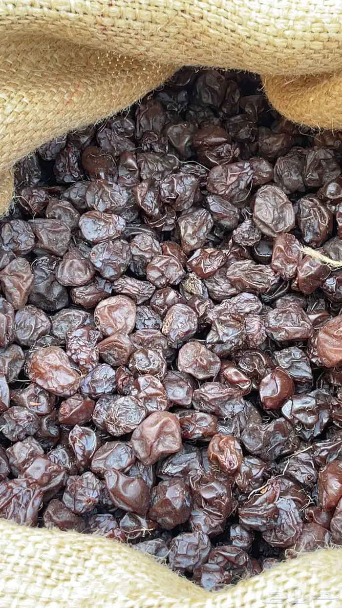 زبيب بلدي فاخر فاخر من مزرعة نوادر الريف بالباحة المندق 0