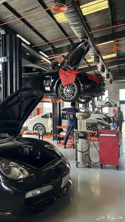 نتخصص في فحص و صيانة وبرمجة وقطع غيار سيارات بورش بإحترافيه index