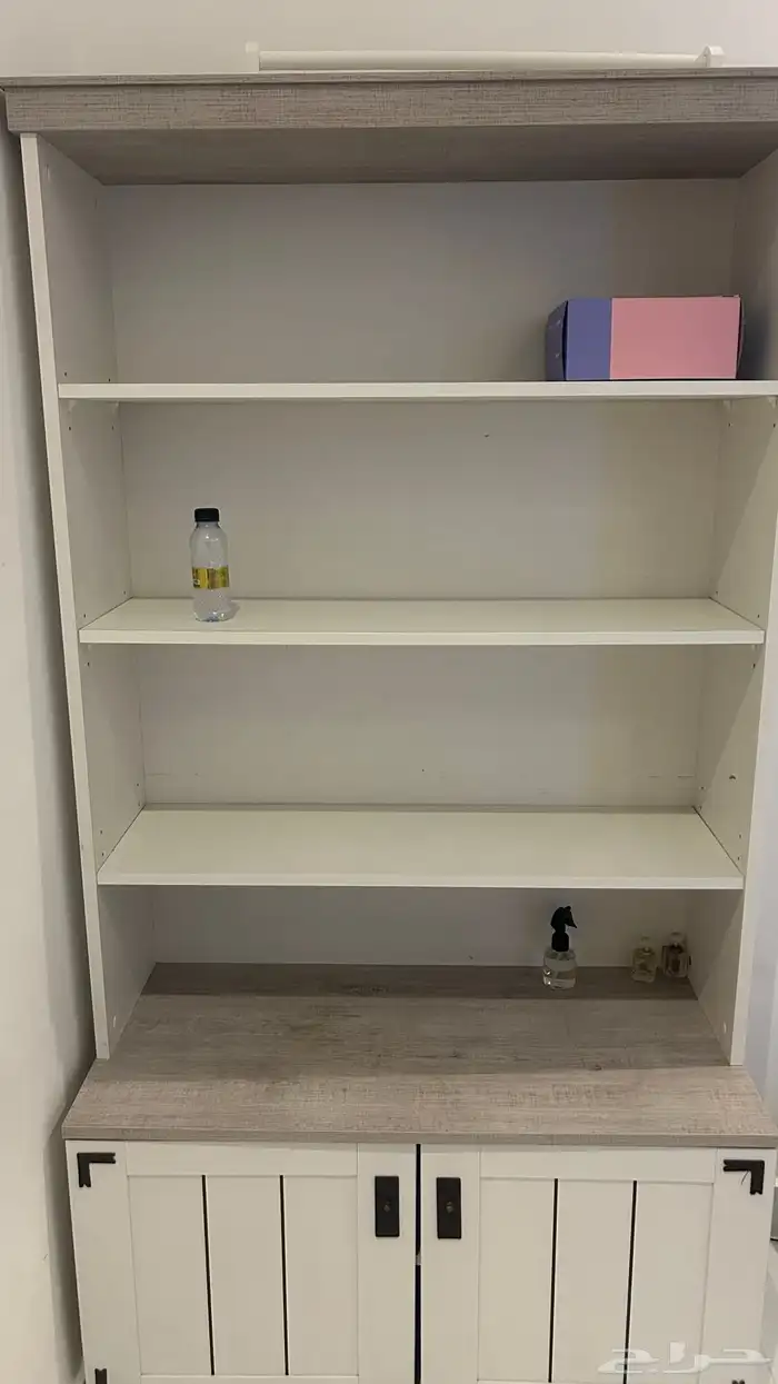 رفوف مكتبيه بيضاء من هوم سنتر بدون اي خربات 6
