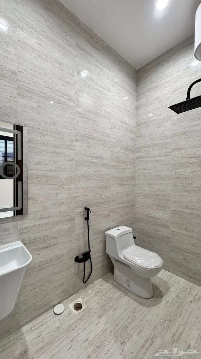 للبيع روف علوى بملحق ابها المحاله حى الزهور 18