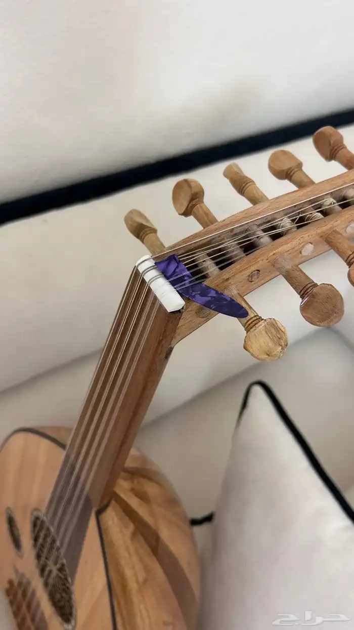 عود موسيقي للبيع 3