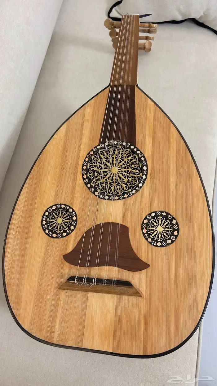 عود موسيقي للبيع 1