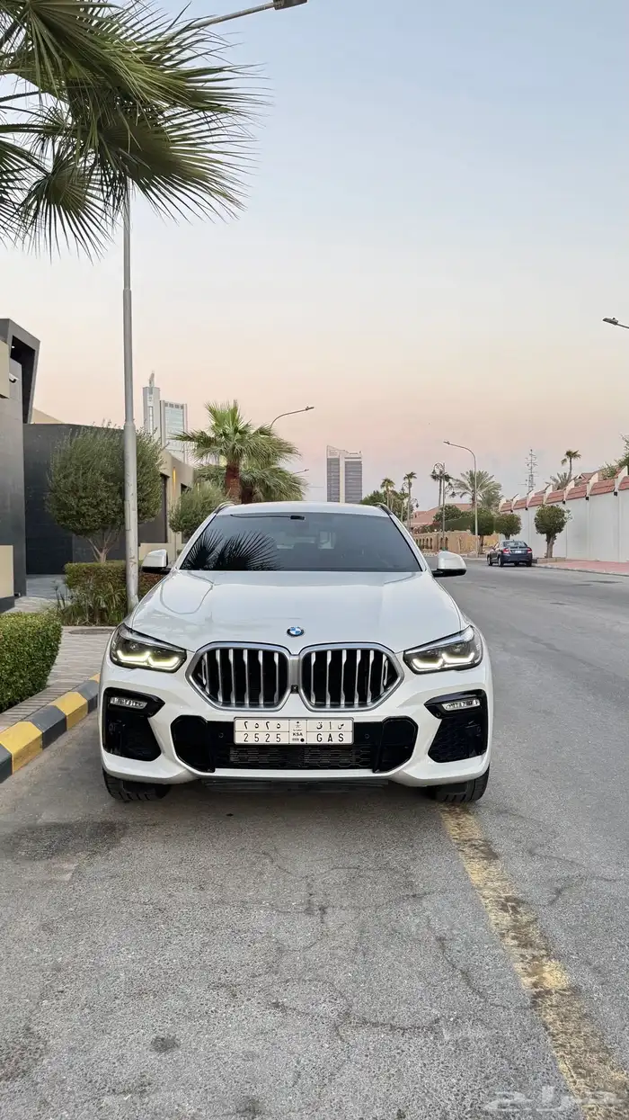 بي ام دبليو X6 شبه وكاله على الضمان وبكج صيانه مجانيه 13
