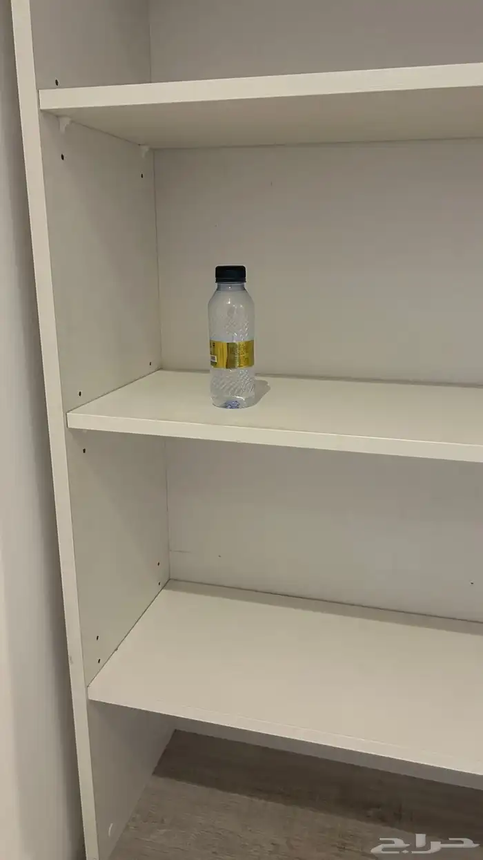 رفوف مكتبيه بيضاء من هوم سنتر بدون اي خربات 4