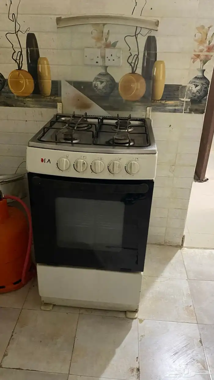 بيع اثاث كنب جديد مجلس نظيف استخدام ثلاث شهور 3
