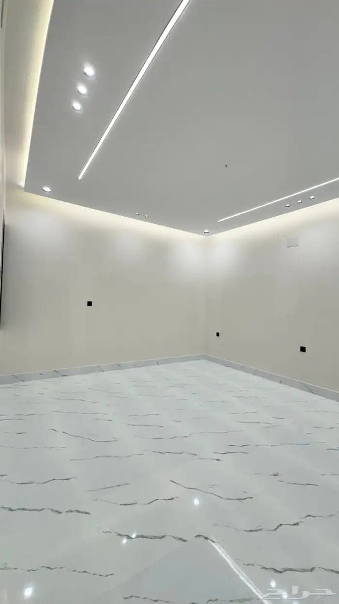 للبيع روف علوى بملحق ابها المحاله حى الزهور 12