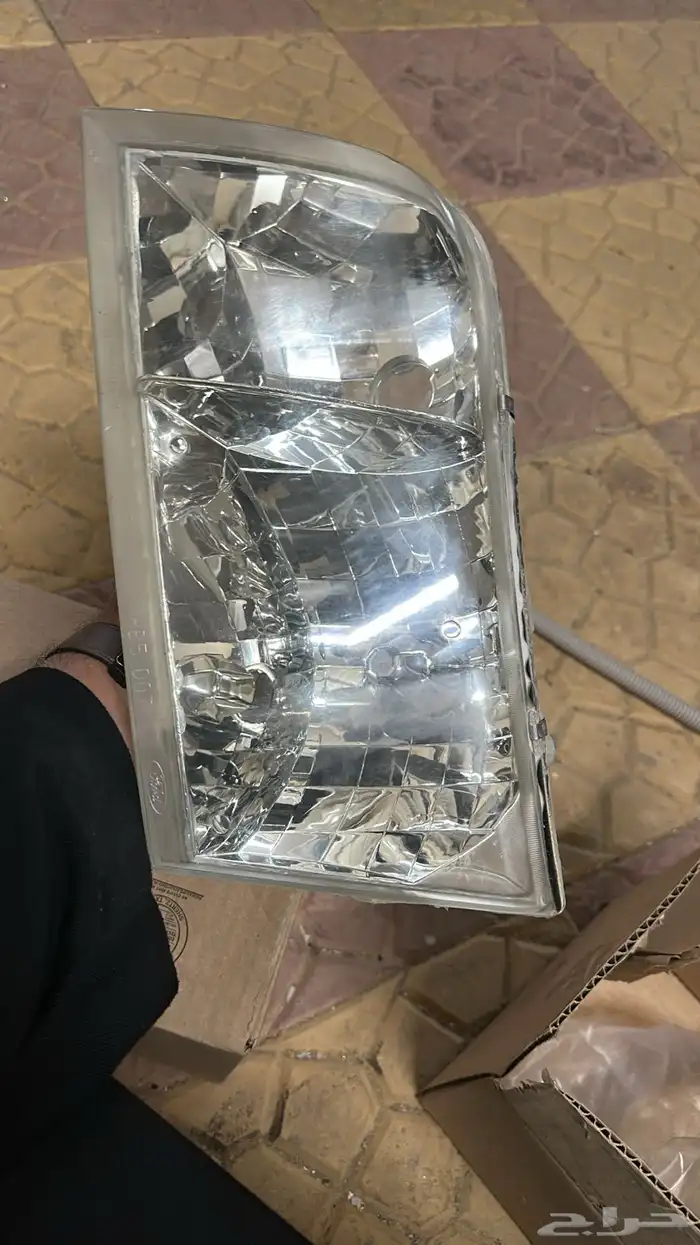 شمعات فورد فكتوريا أصلية مستخدمة 11