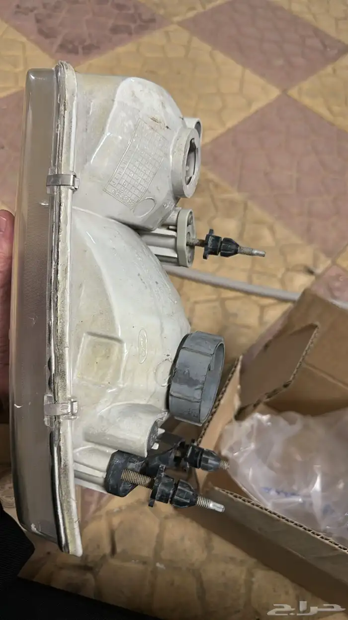 شمعات فورد فكتوريا أصلية مستخدمة 10