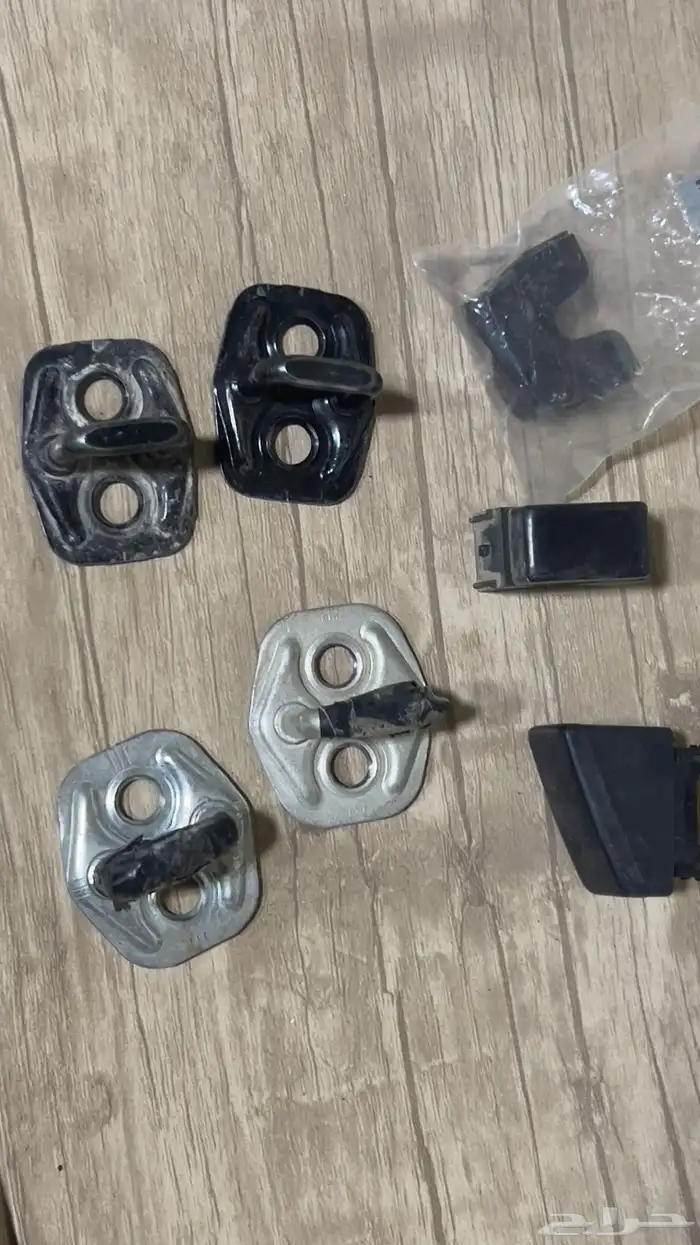 قطع باترول فتك مرايات و مسكات وربل وبلاستيكات مستعمل 2