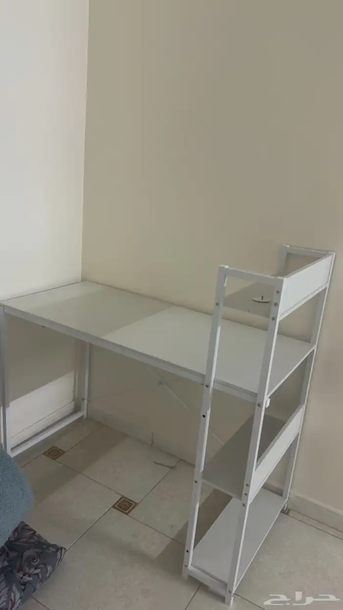 طاولة مكتب 0