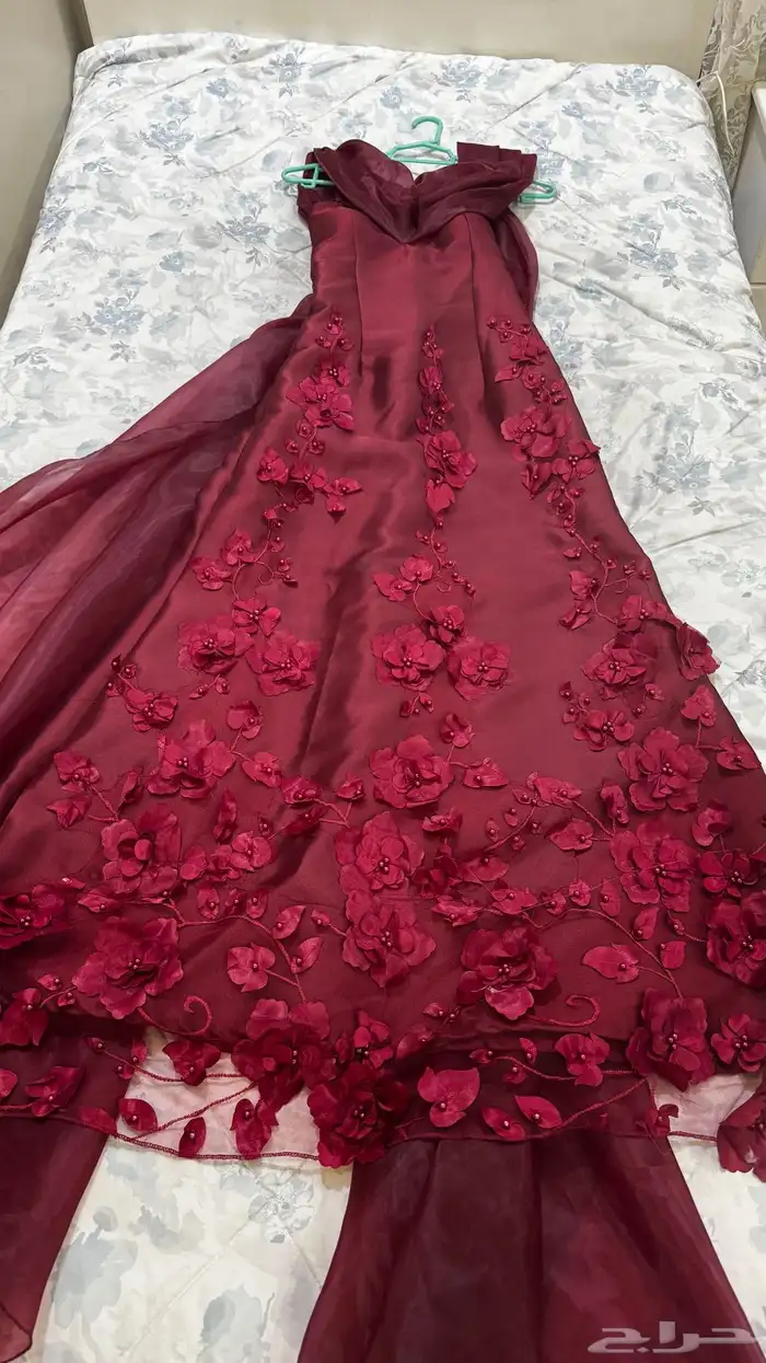 فستان احمرعنابي لبس مره واحده شريته480 البيع350 قابل لتفاوض 1