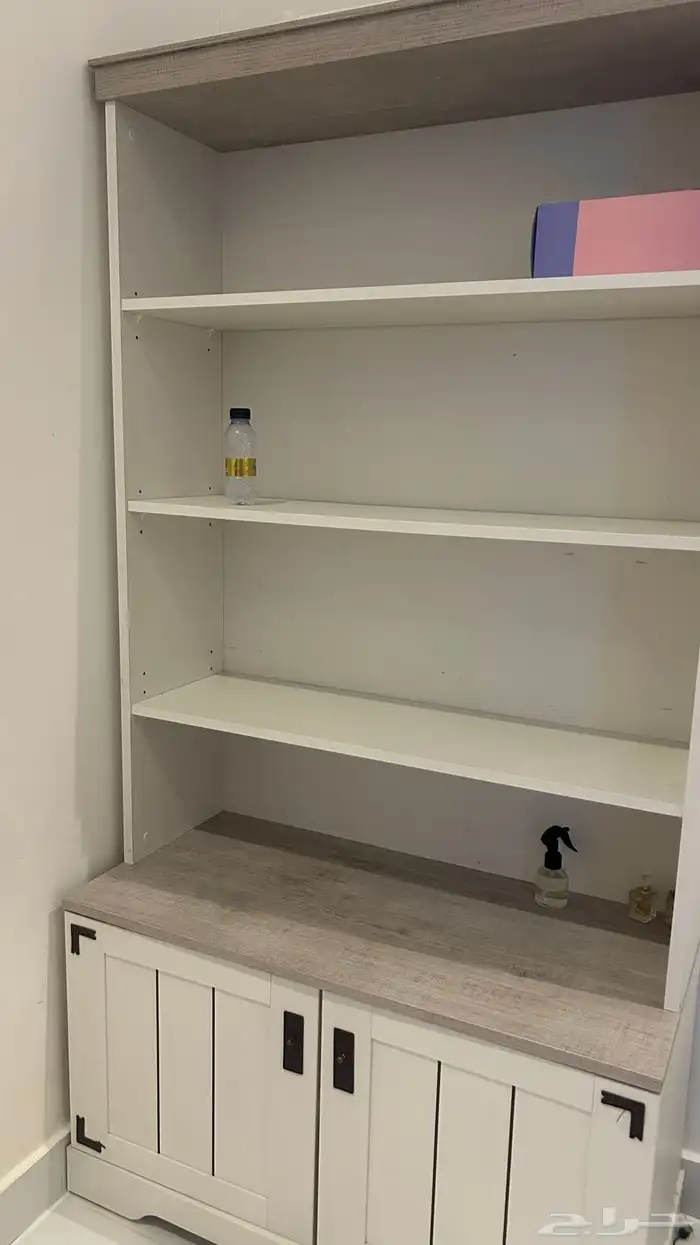 رفوف مكتبيه بيضاء من هوم سنتر بدون اي خربات 2
