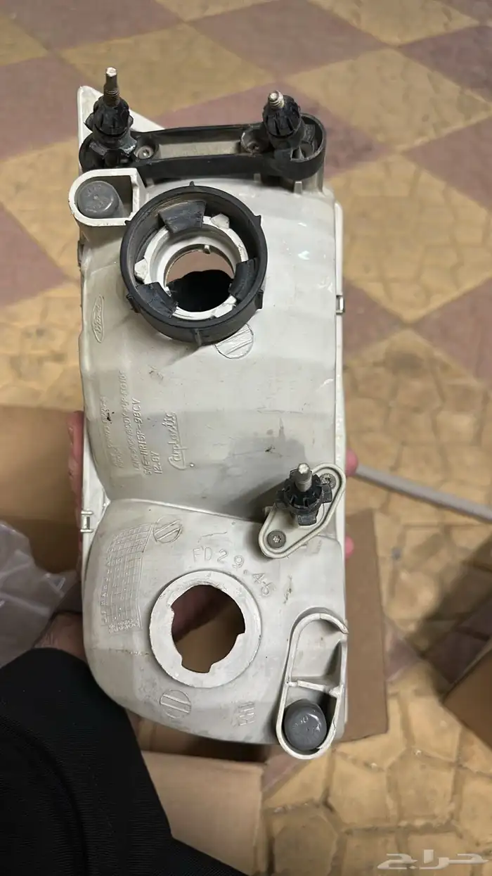 شمعات فورد فكتوريا أصلية مستخدمة 7