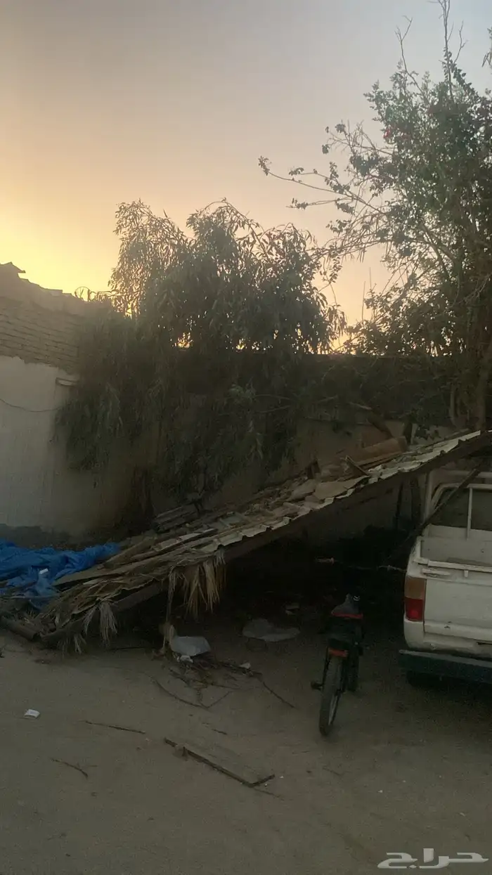 مظله للبيع سكراب مكوناتها هنقر .8كمرات 1