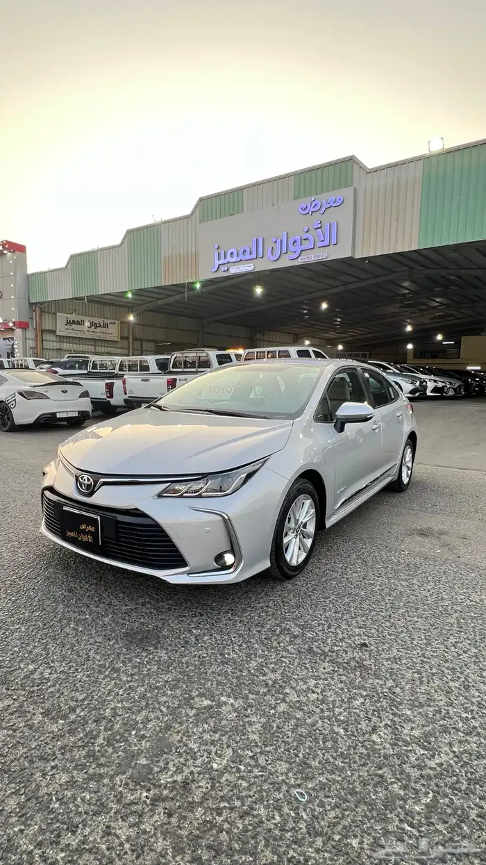 كورولا 2024 نص فل 2.0 بنزين 2