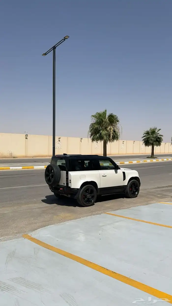 ديفندر x 2022 اسود 5