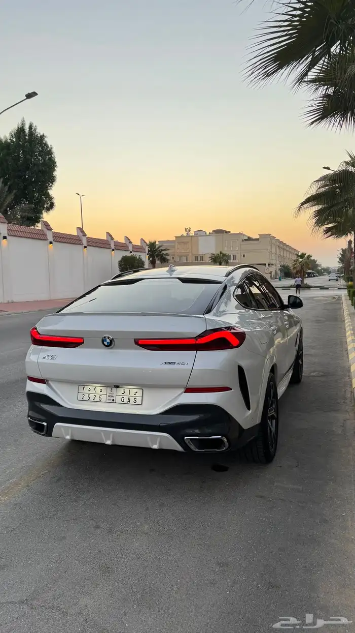 بي ام دبليو X6 شبه وكاله على الضمان وبكج صيانه مجانيه 10