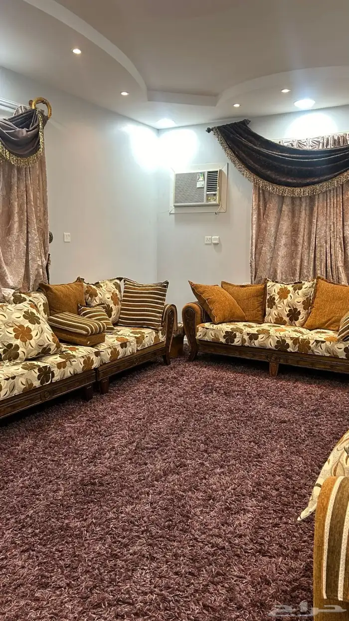 يوجد مطبخ متكامل وجديد ومجلس رجال كنب 6