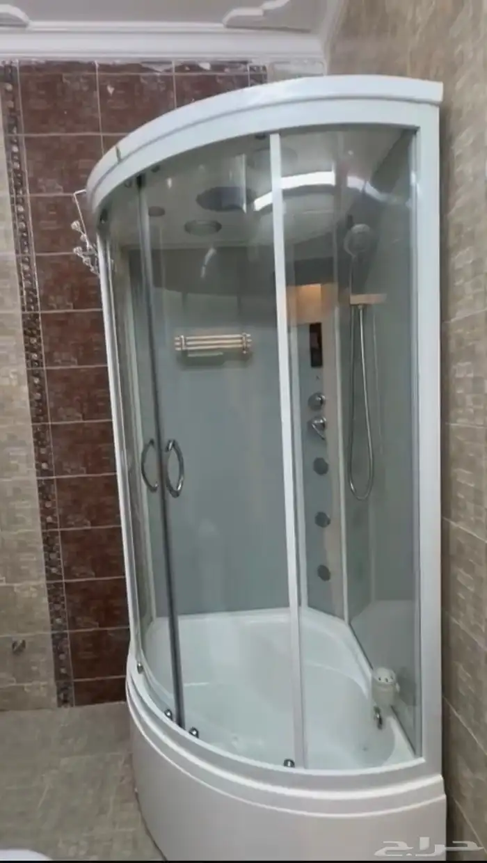 شاور بخار بريموت كنترول بالاضافة الى سماعات. 1